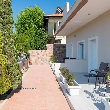 Polyxeni's Aparthotel 3*